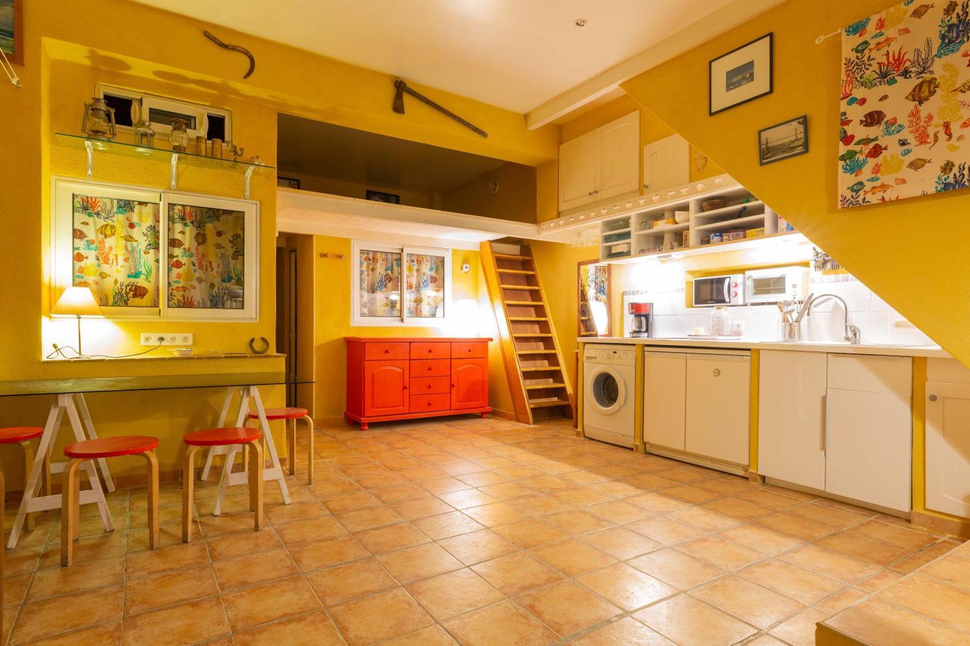 Dorm Hostel Camp Backpackers Marseille Exterior photo